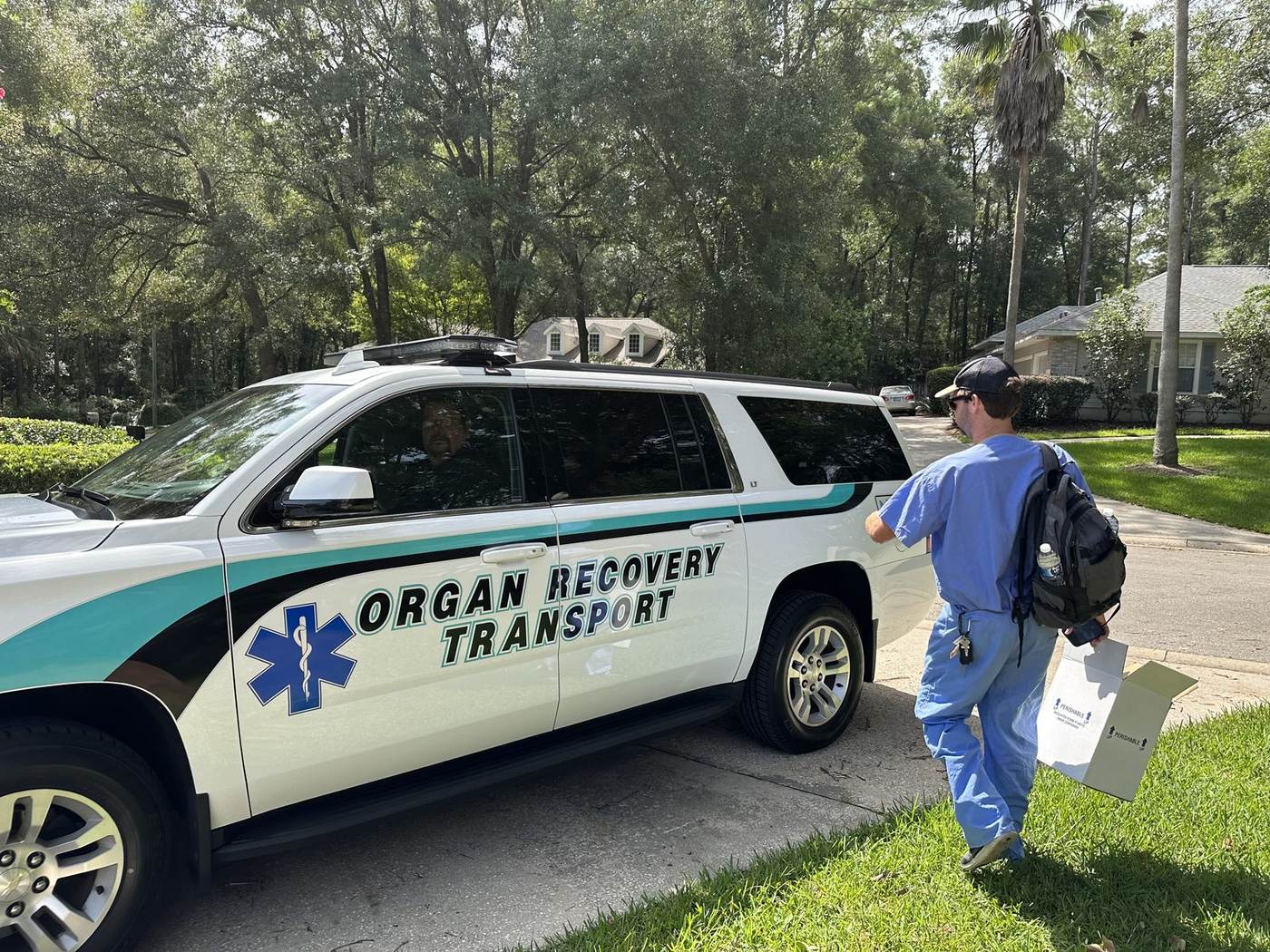 Organ recovery transport vehicle on a Florida street